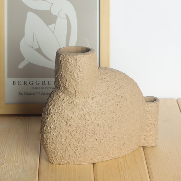 گلدان و شمعدان طرح تکسچر قهوه‌ ای