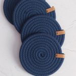 زیر لیوانی قیطون سرمه ای دست بافت مینیمال