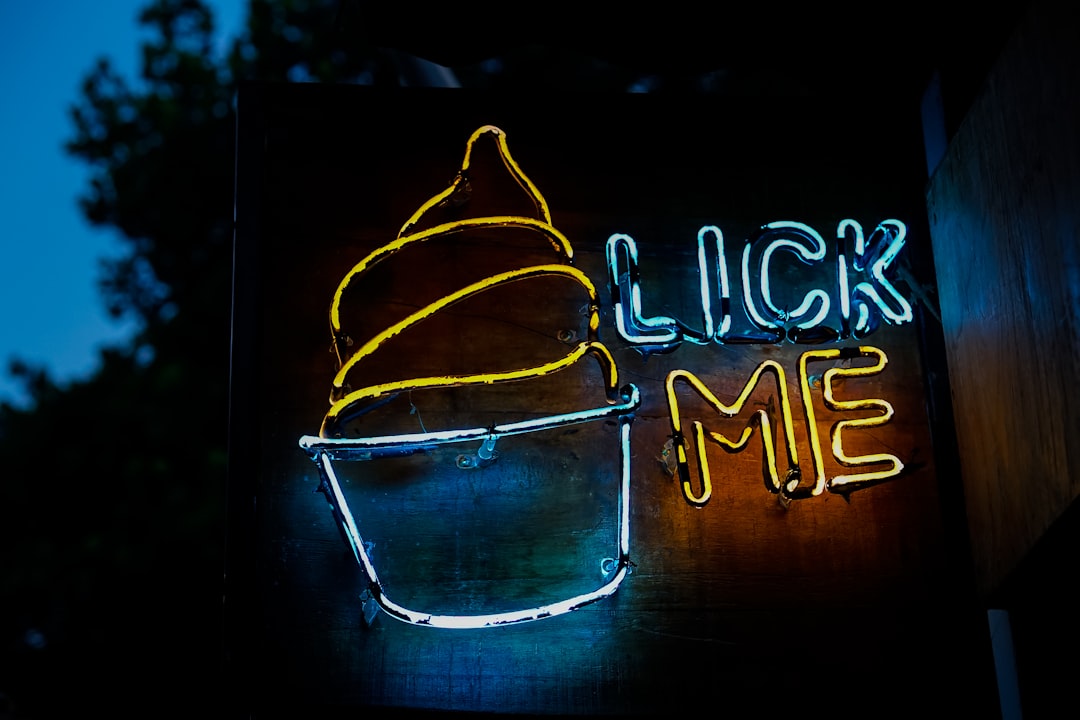 دکوری لوکس: تجمل و زیبایی در دکوراسیون منزل شما 3 d986d8aadb8cd8acd987e2808cdaafdb8cd8b1db8c-d984d988daa9d8b3d88c-db8cd987-d8add8b3-d8aed8a7d8b5-1755833423